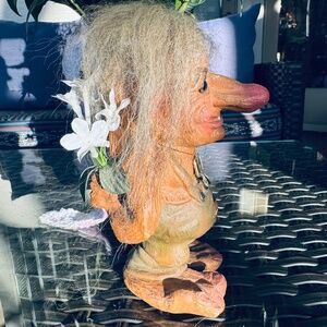 *RARE* Nyform Troll Suitor with Bouquet of Flowers